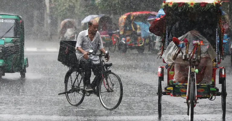 রাজধানীতে ঝুম বৃষ্টি